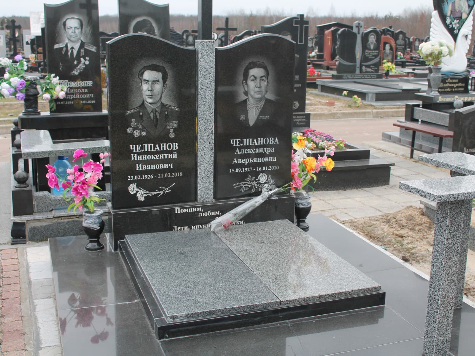 Подвійні пам’ятники